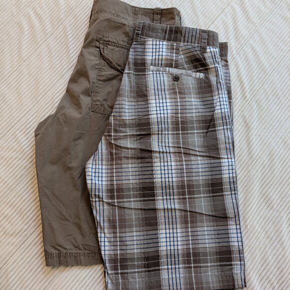 NWT 2 pair Men's Warehouse Blue Pronto Uomo Modern Fit 34 shorts - Picture 1 of 16